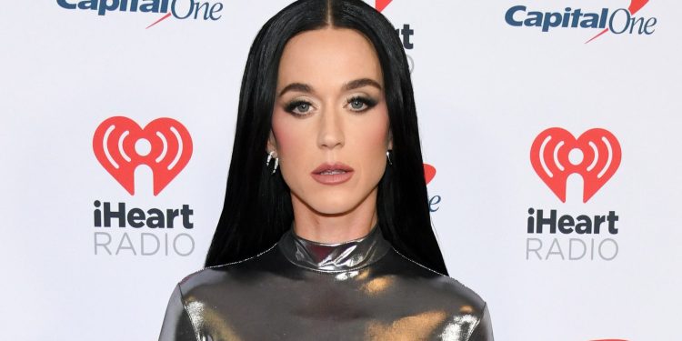 Katy Perry haalt uit naar Witte Huis om leger-video