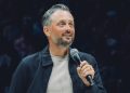 Nate Bargatze vestigt wereldrecord met meer dan twee miljoen tickets