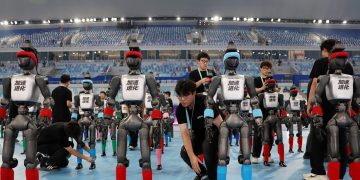 Snelheidsrecords en valpartijen bij openingsdag van robotspelen in Peking