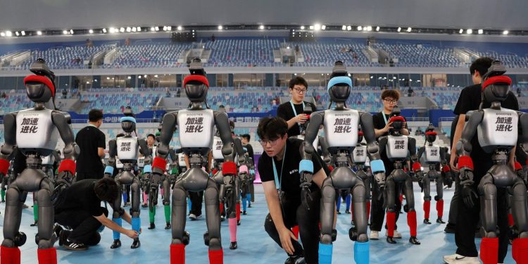 Snelheidsrecords en valpartijen bij openingsdag van robotspelen in Peking